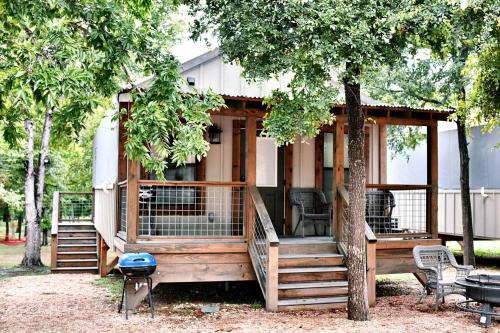 Seguin Other | Alluring Tented Cabin on Geronimo Creek - Perfect Glamping Vacation Destination in Seguin, Texas