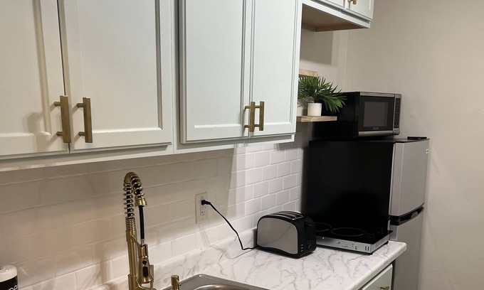 Pembroke Pines Apartment | Ally's Private Suite