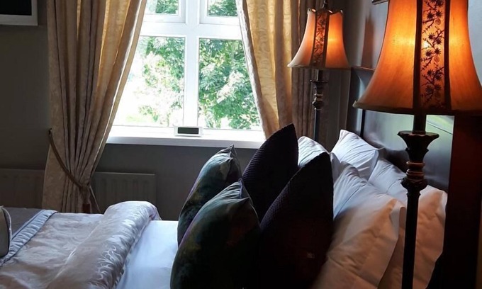 Merlin Park Bed & Breakfast | Almara House