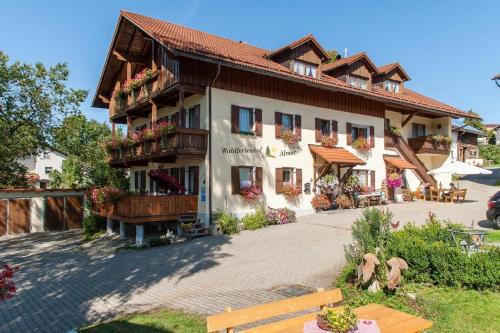 Barnzell House | Almerhof - Waldferienhof Almer