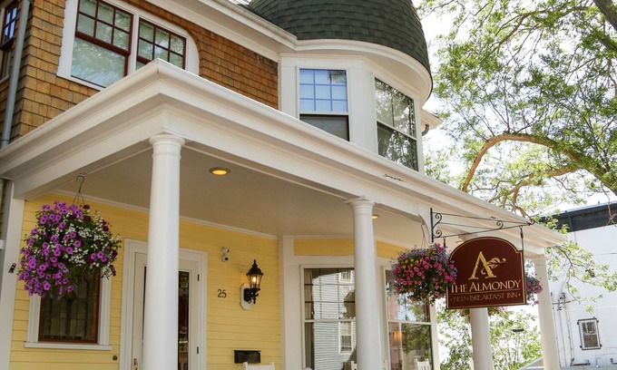 Newport Bed & Breakfast | Almondy Inn