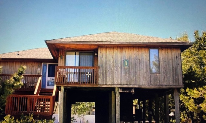 Loveladies House | Almost beachfront 3-bedroom house in Loveladies with WiFi, AC