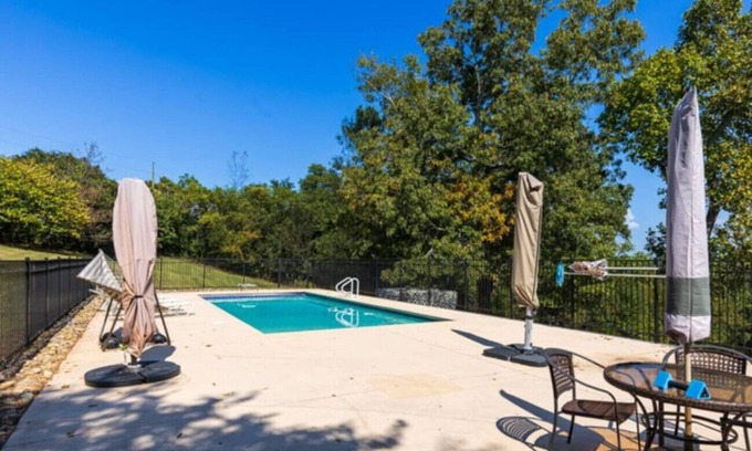 Louisville Apartment | Almost Heaven Private Pool