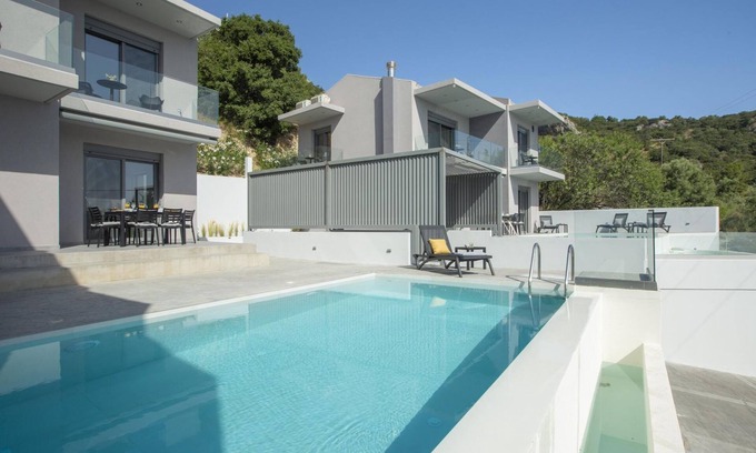 Apolpaina House | Aloft Luxury Villas Lefkada - Heated Pool
