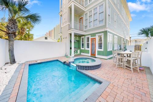 Miramar Beach House | Aloha Beaches 20 steps from Beach Private Pool