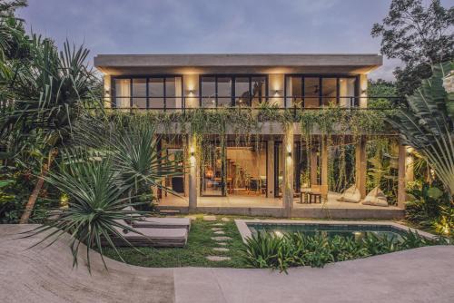 Kuta Villa | Aloha Villas - Modern villas with private pool and lush gardens
