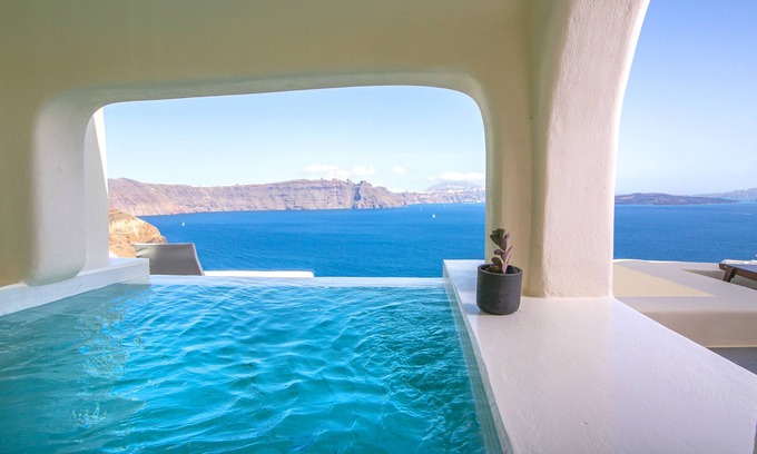 Oia Hotel | Aloia Villas