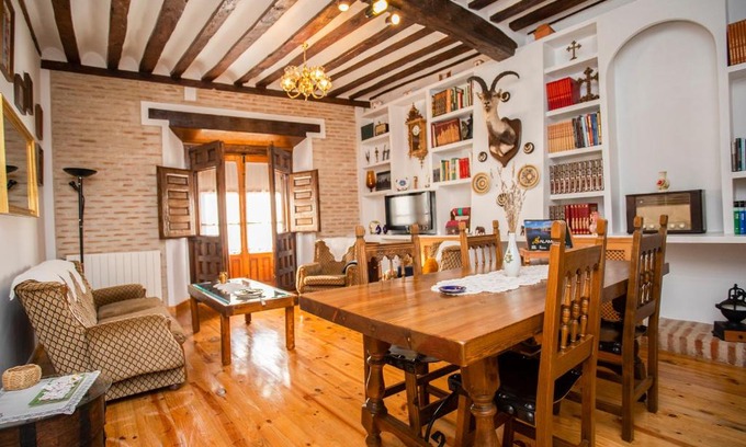 Rueda House | Alojaguay RUEDA, CASA MUSEO RÚSTICA-MODERNA, máxima TRANQUILIDAD con COMODIDAD