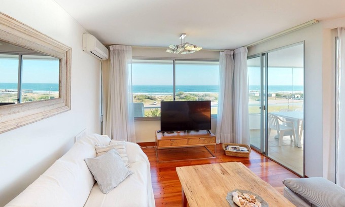 San Rafael Apartment | Alojamiento en Esturión, frente a playa Brava