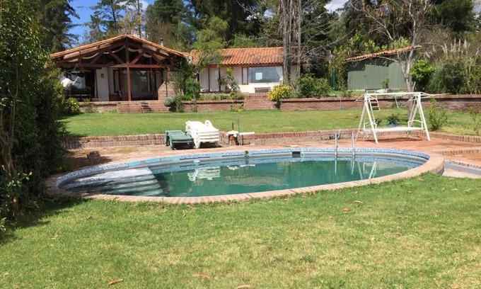 Las Cabras House | Alojamiento Punta verde Gran casa orilla Lago Rapel piscina ,jardines ,quincho ,terrazas,para 13