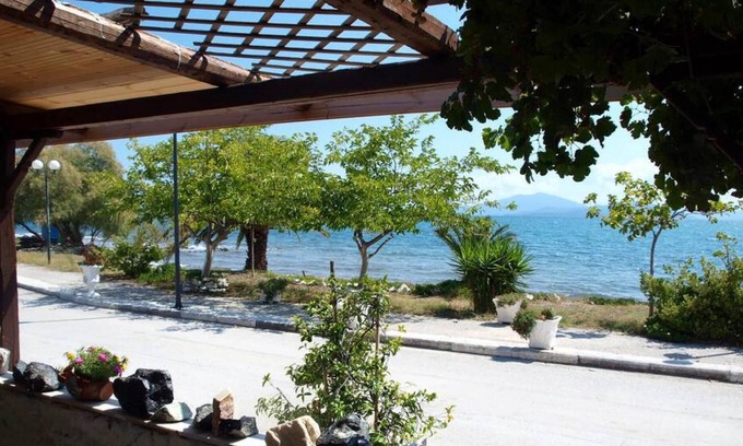 Nea Anchialos House | Alonaki Seafront Cottage