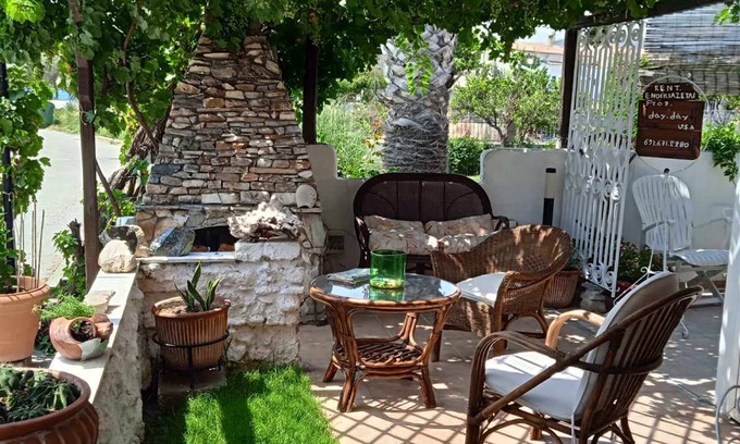 Nea Anchialos House | Alonaki Seafront Cottage
