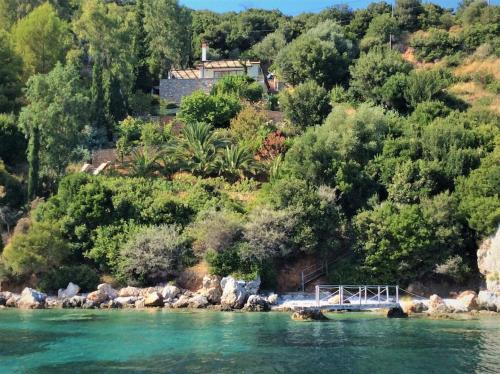 Nimfea Villa | Alonissos Luxury Villa with Jacuzzi and Beach