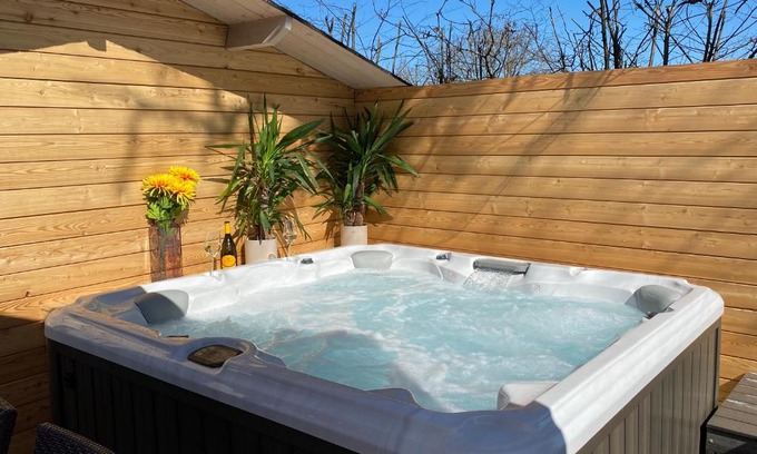 Ebersberg District Apartment | Alpenblick Nahe München mit Outdoor Whirlpool - 21 Min von München mit Zug