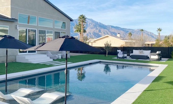 B-Bar-H Ranch House | Alpenglow House | Mid Century Sanctuary North of Palm Springs 🌵