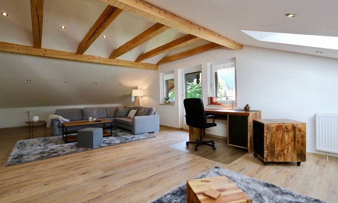 Garmisch-Partenkirchen Apartment | Alpengold - holiday flat in modern alpine style with a homely atmosphere