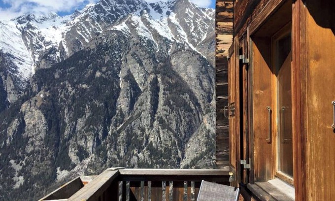 Gasenried Apartment | Alpia 26 - 2 room apartment in a traditional Valais house