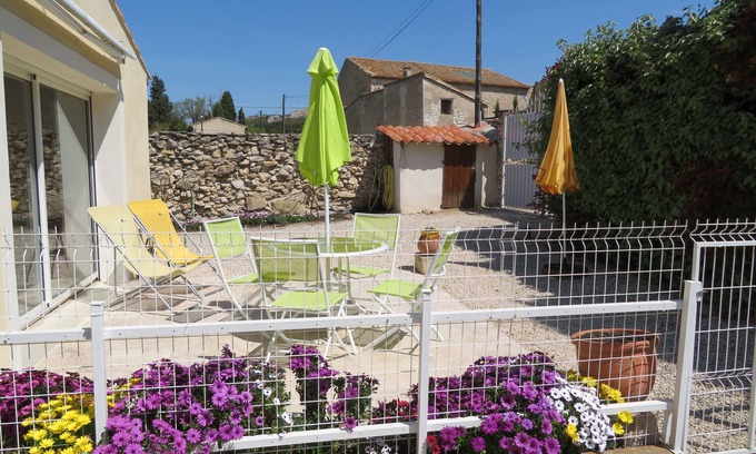 Maussane-les-Alpilles Apartment | ALPILLES - Air-conditioned STUDIO (2Ad./2Children)