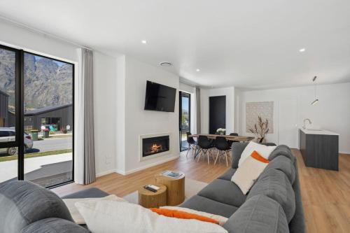 Kawarau Falls House | Alpine Bliss - Breathtaking Views from Every Window