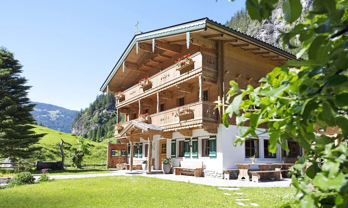 Mayrhofen Ski Chalet | Alpine Chalet Lacknerbrunn 25-30 persons with Mountain View