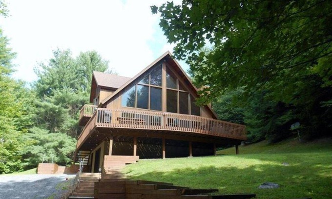 Jewett Center Ski Chalet | Alpine Charm between Hunter and Windham