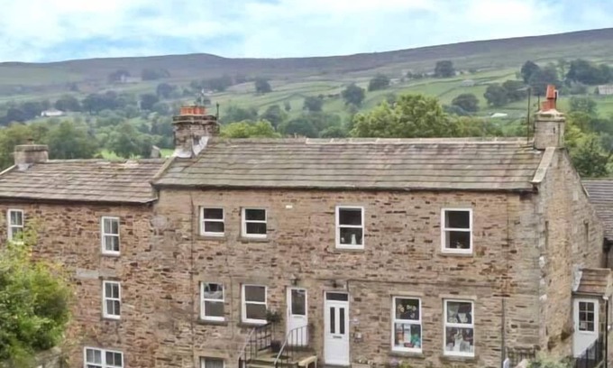 Reeth Apartment | ALPINE COTTAGES NO. 4, pet friendly, luxury holiday cottage in Reeth