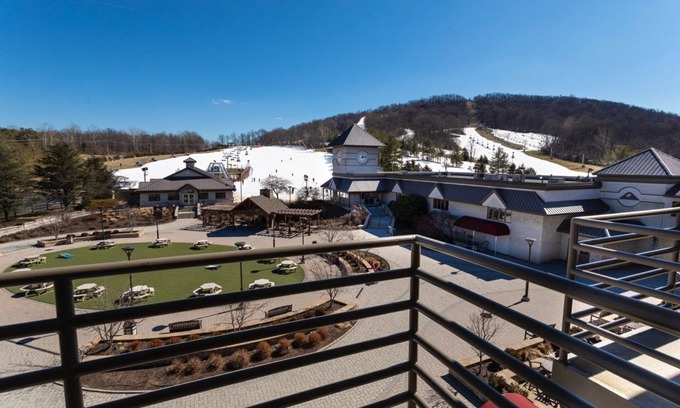 Fairfield Cabin | Alpine Dbl Mountain View | Balcony + Ski Access