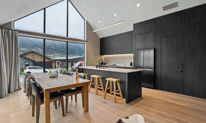 Kawarau Falls House | Alpine Glow: Jack's Point Retreat