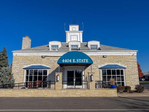 Rockford Hotel | Alpine Inn & Suites Rockford