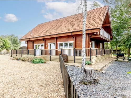 Pentney House | Alpine Lodge