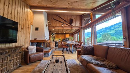 Frutigen Apartment | Alpine Loft, Central, Balcony, Parking, Family,PS5