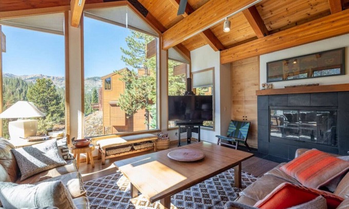 Alpine Meadows House | Alpine Meadows Beauty with 6 BR/6 BA
