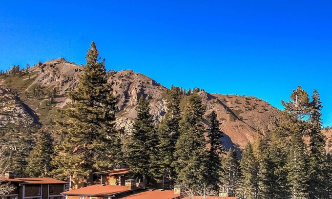 Alpine Meadows Condo | Alpine Meadows Peak | Private Balcony with BBQ, Near Commons Beach and Alpine Me
