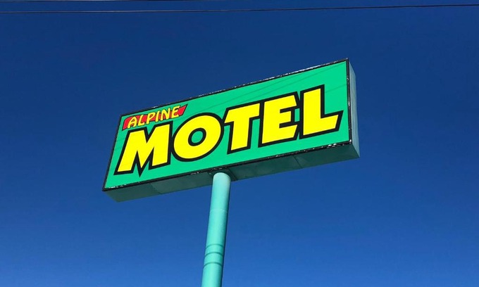 Rocky Mountain House Hotel | Alpine motel