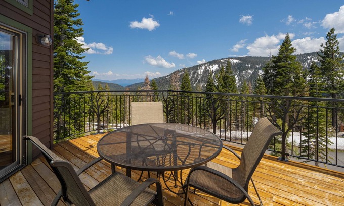 Twin Peaks House | Alpine Retreat by Hauserman Rentals