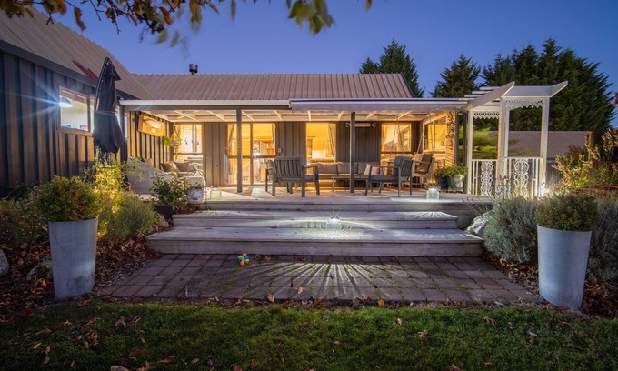 Te Anau Bed & Breakfast | Alpine Rock B&B
