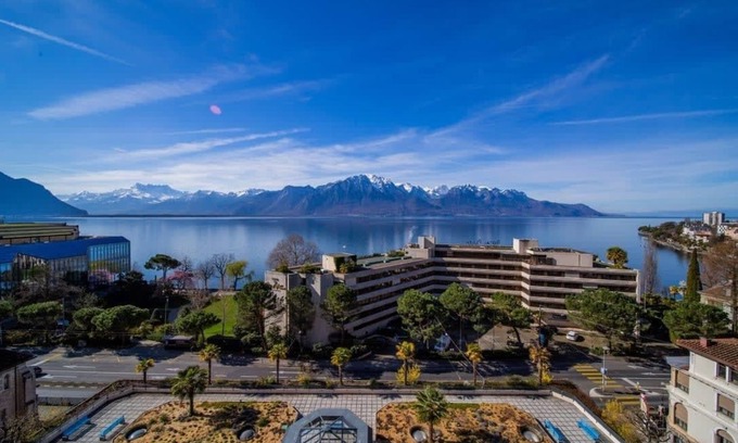 Montreux City Centre Apartment | Alpine Stunning Apartment in Montreux by GuestLee