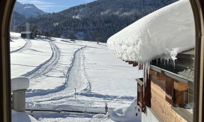 Klosters Dorf Apartment | Alpine Style Swisshomebnb