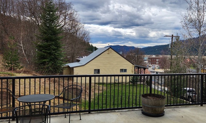 Kellogg Condo | Alpine Village Condo - Close to Silver Mtn Resort!