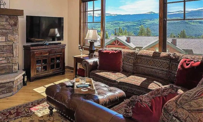 Bear Crossing House | Alpine Vista Lodge | Sleeps 8 | Steps to Trails