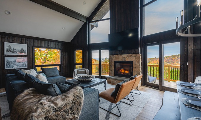 McGaheysville House | Alpine Vista- One of the best views- Brand New Renovations -3 King Beds!
