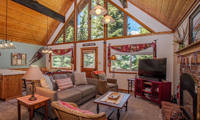 Comstock Acres House | Alpine Welcome by Hauserman Rental Group