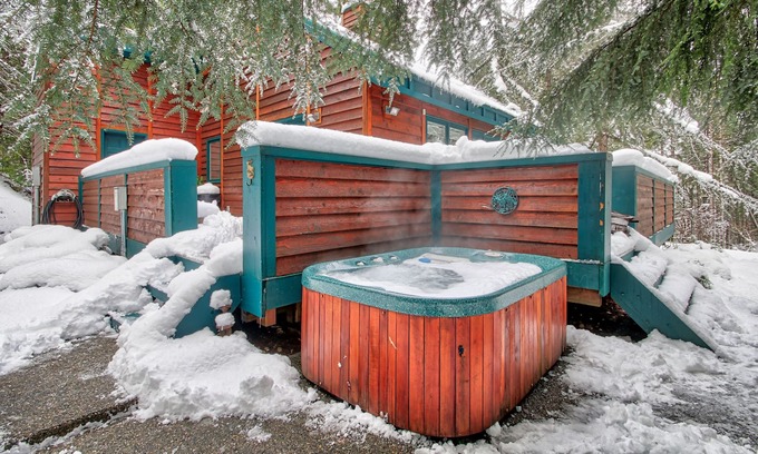Packwood House | Alpinwald "Alpine Forest"- Hot tub, BBQ, outdoor entertainment area, fire pit