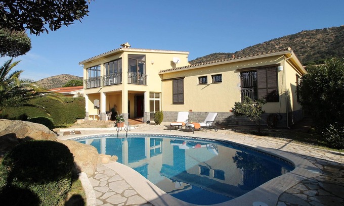 Pau House | Alquiler de espaciosa casa en privilegiada zona residencial cercana a Roses y Empuriabrava