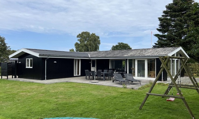 Vemmenæs House | "Alrich" - 500m from the sea by Interhome