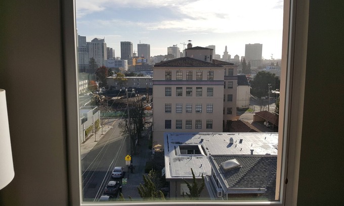 Pill Hill Apartment | Alta Bates Summit Medical Center Oakland California