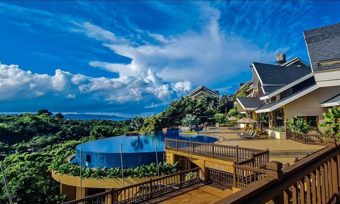 Yapak Apartment | Alta Vista De Boracay Spacious & Cozy Condo Loft
