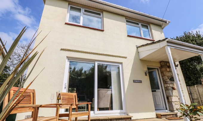 Freshwater Cottage | ALTAIR, family friendly, character holiday cottage in Freshwater