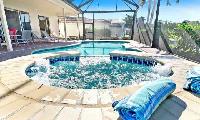 Crown Pointe Villa | Altaira - Top Location, Lake View, Pool, Spa,4 Bed