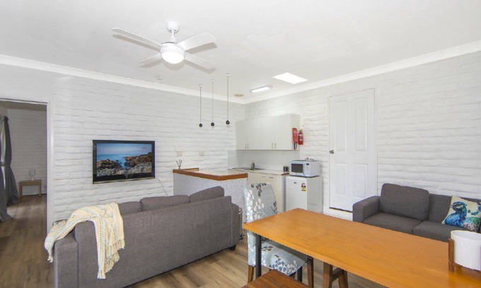 Bundook House | Altamira Twin Room, TOP NOTCH